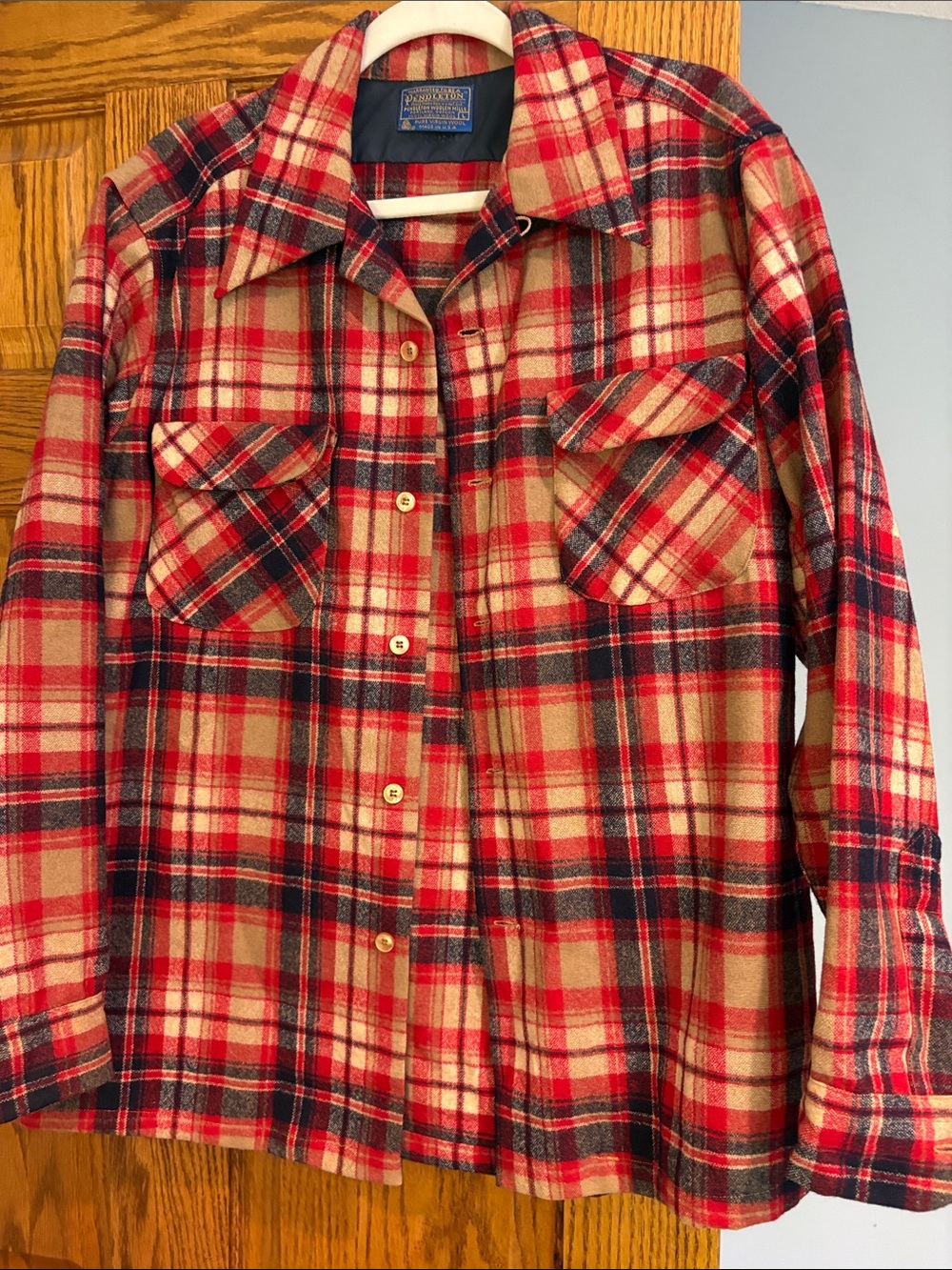 Pendleton vintage Men’s wool shirt. Size L. Red and blue plaid
